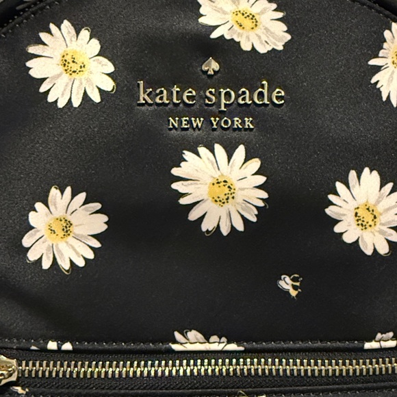 NWT Kate Spade Chelsea daisy medium backpack bundle includes cosmetic bag $378 - Picture 13 of 13